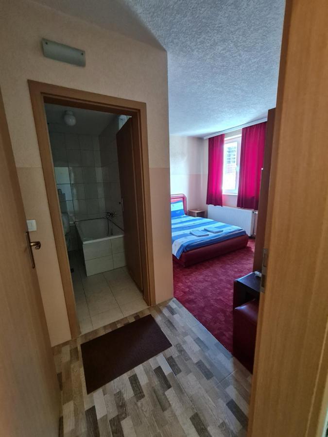 Holiday Урошевац Экстерьер фото