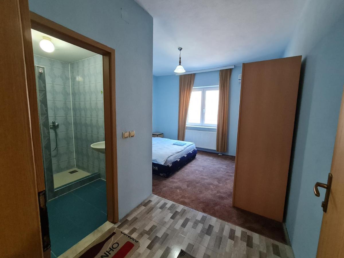 Holiday Урошевац Экстерьер фото