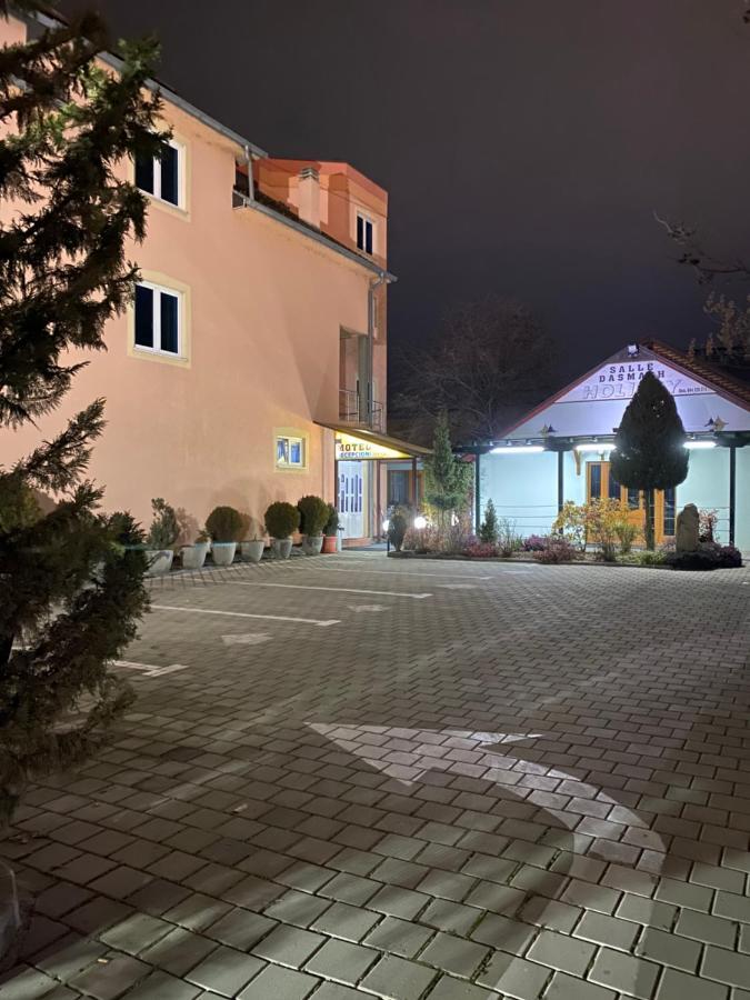 Holiday Урошевац Экстерьер фото